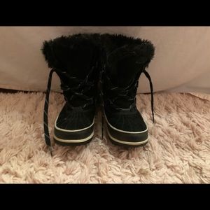 Black sorel boots